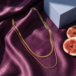 Lundholm Thyra ketting goudkleurig op plum satijn met vijgen