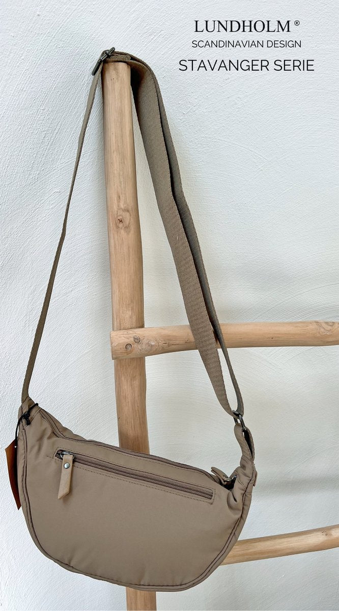 Lundholm Stavanger heuptas dames taupe — banana bag/fanny pack lichtgewicht nylon, anti-diefstal ritsvak achter. Crossbody of heuptas drag-mode