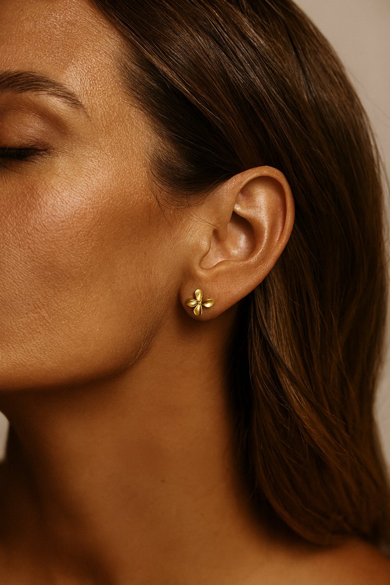 Zilveren Bloem Oorknopjes Dames Goudkleurig Luxe Oorbellen- Waterproof & Hypoallergeen