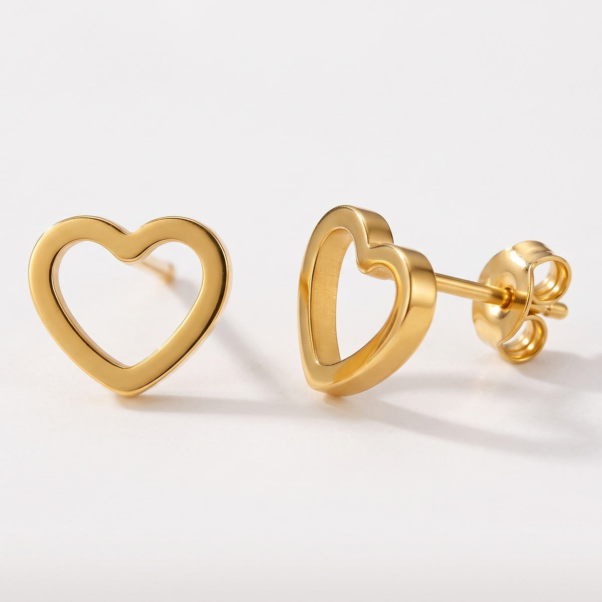 Elska – Kleine Herz Ohrstecker – Goldfarben