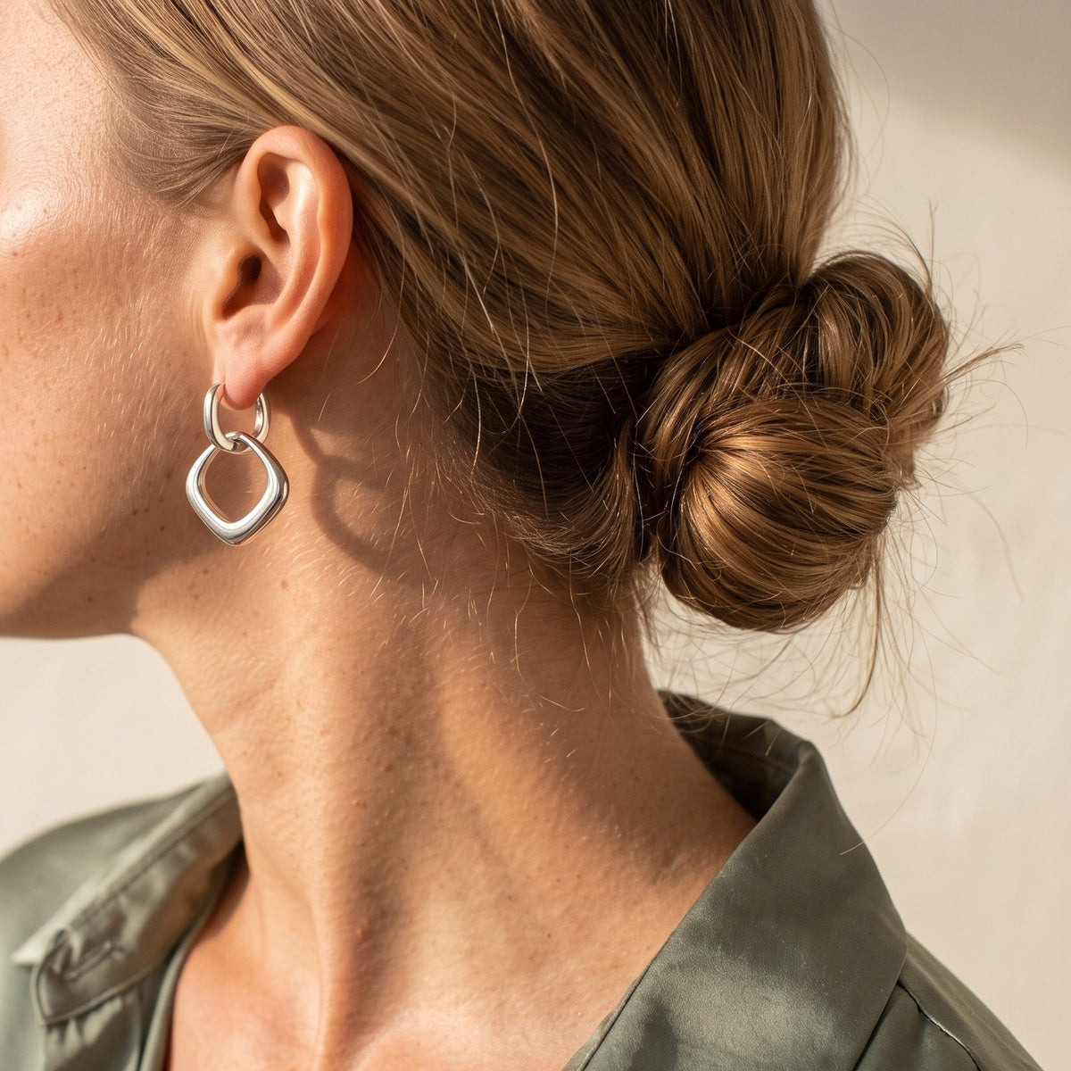 Julia – Oorbellen met Vierkante Hanger – Zilverkleurig