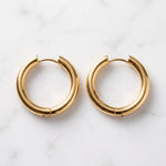 Lundholm Amber gouden hoops 2 cm