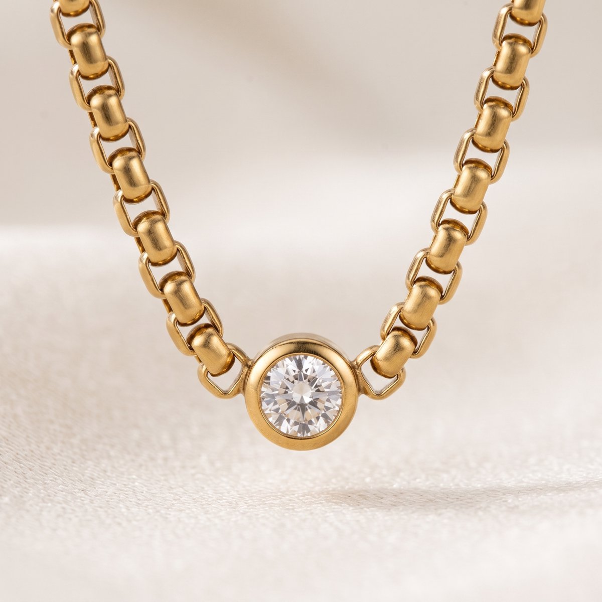 Lundholm Anah ketting met zirkonia steen goudkleurig