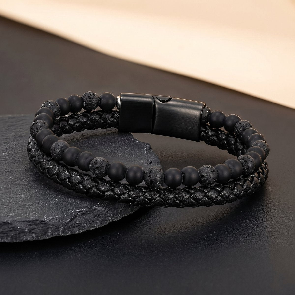 Lundholm Arvid Heren Armband Zwart Lavasteen kralen close-up