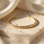 Lundholm Aster gouden bangle met steentjes