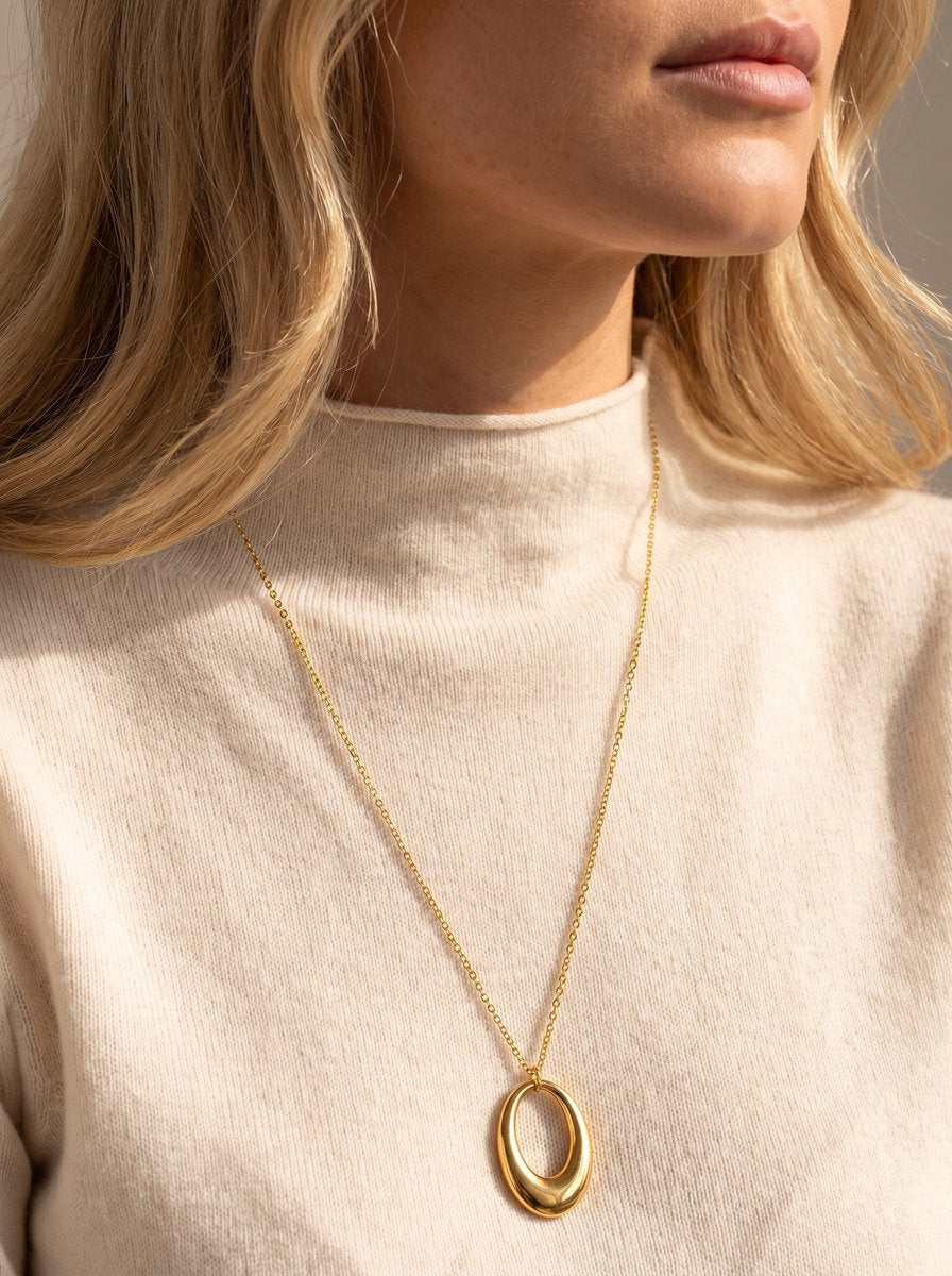 Lundholm Ava lange ketting dames goudkleurig – ketting met open ronde hanger, stainless steel