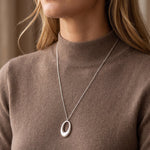 Lundholm Ava lange ketting dames zilverkleurig – ketting met open ronde hanger, stainless steel