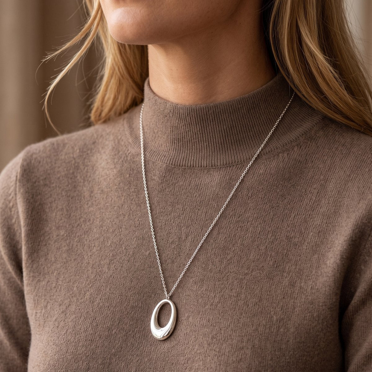 Lundholm Ava lange ketting dames zilverkleurig – ketting met open ronde hanger, stainless steel