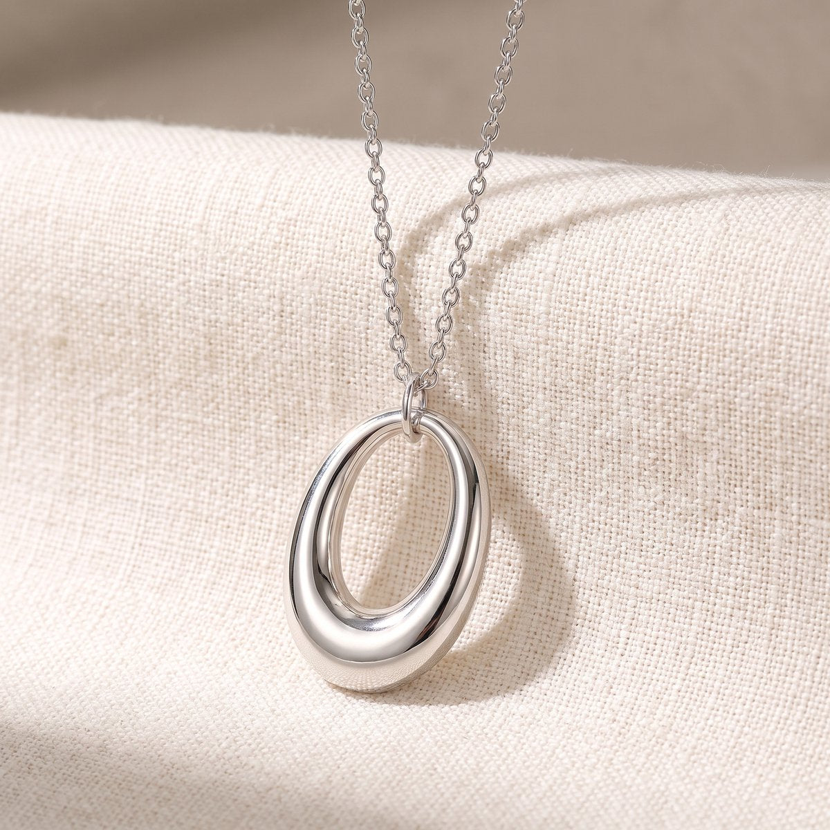 Lundholm Ava zilveren lange ketting met organische ronde hanger