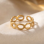 Lundholm Aveline goud ring styling — luxe Scandinavisch design dames cadeau