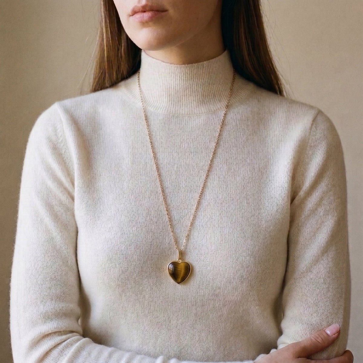 Lundholm Beatrice – Lange Ketting met Parelmoer of Tijgeroog Hanger – Hart tijgeroog