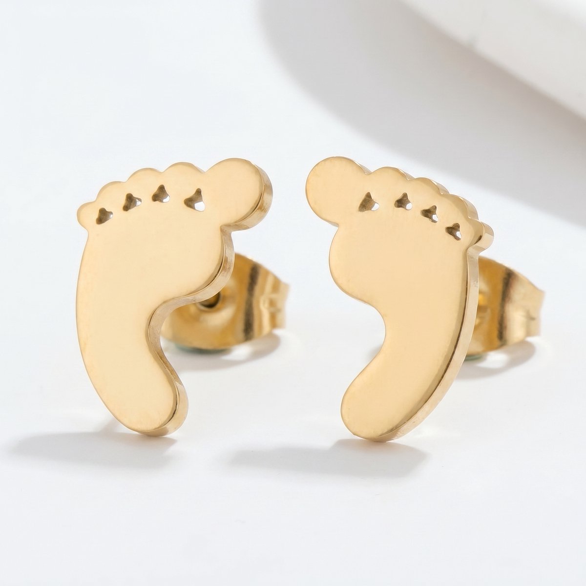 Lundholm Bebe babyvoetjes oorknopjes in goudkleurig stainless steel, cadeau voor moederdag