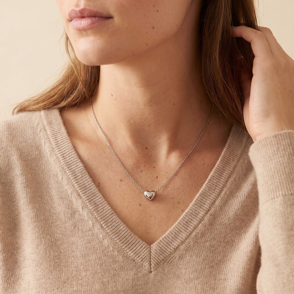 Lundholm Cherie zilveren ketting gedragen