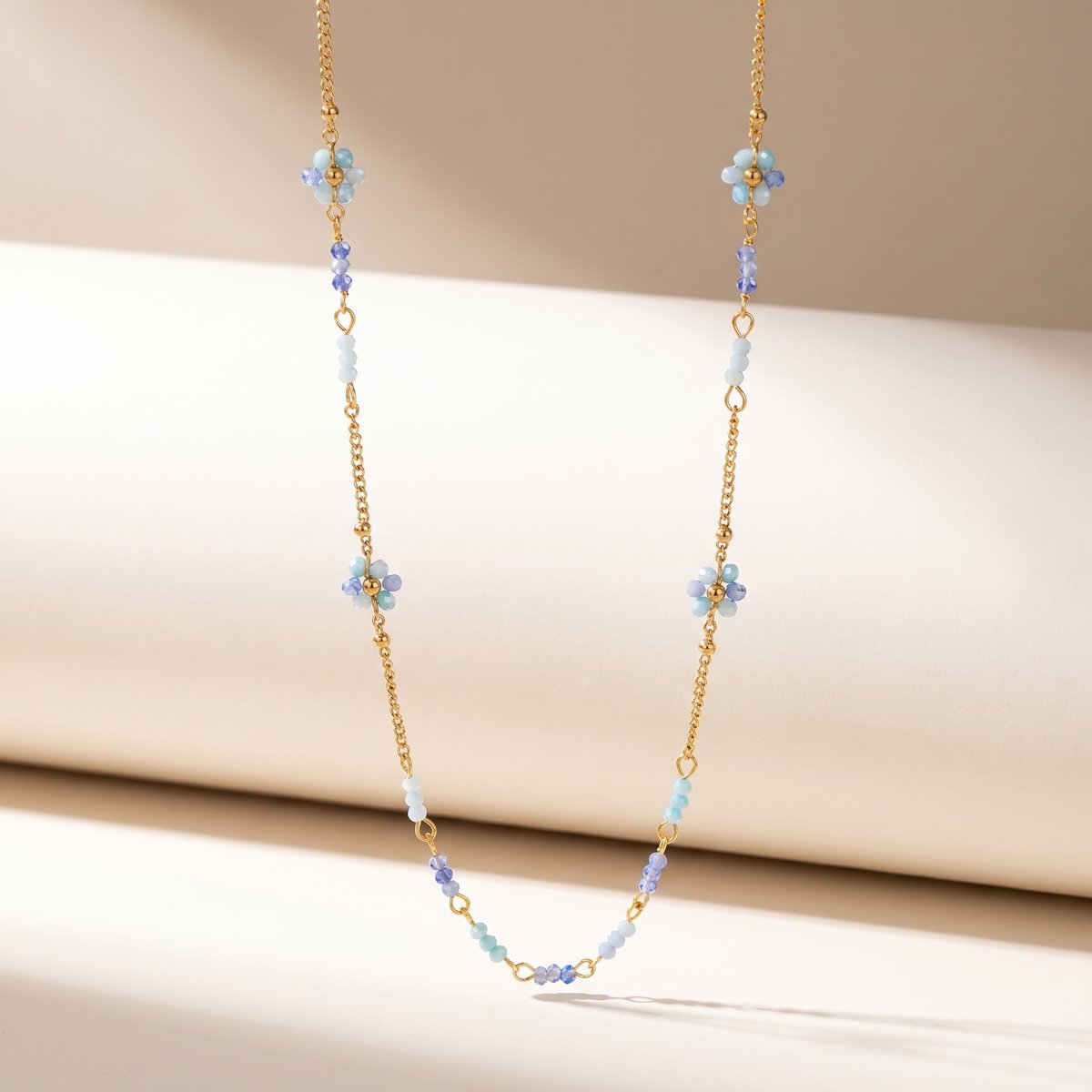 Lundholm Dahlia lange ketting met blauwe kralen