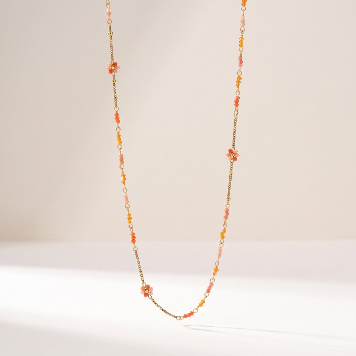 Lundholm Dahlia ketting oranje detail