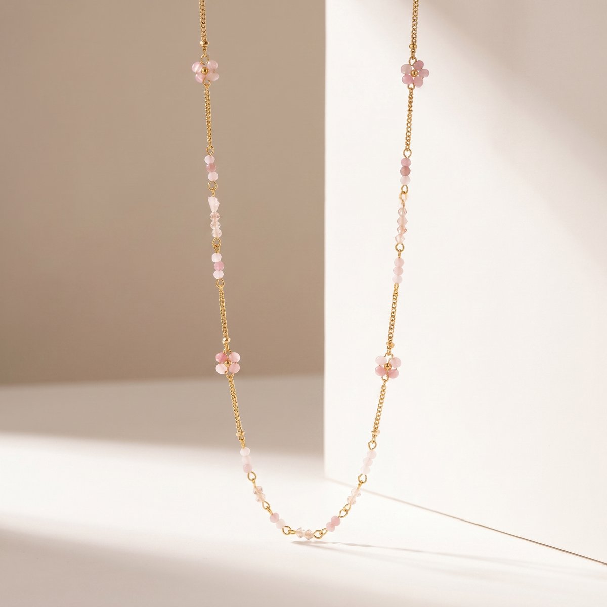 Lundholm Dahlia lange ketting met roze kralen
