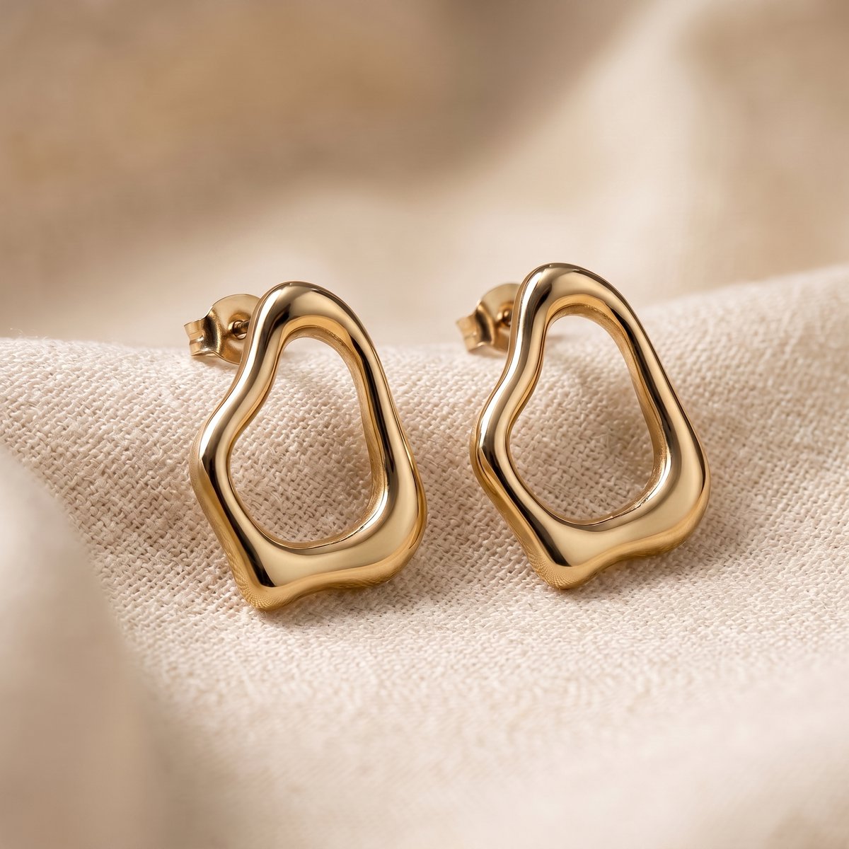 Lundholm Dakota oorbellen goud – cadeau voor haar
