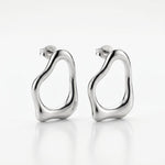 Lundholm Dakota oorbellen zilver geometrische statement oorstekers 2,5 cm stainless steel