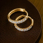 Lundholm Delia creolen oorringen dames goud 14 mm met zirkonia — premium stainless steel Scandinavisch design
