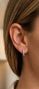 Lundholm Delia 14mm goud creool styling — luxe classy Scandinavisch design dames