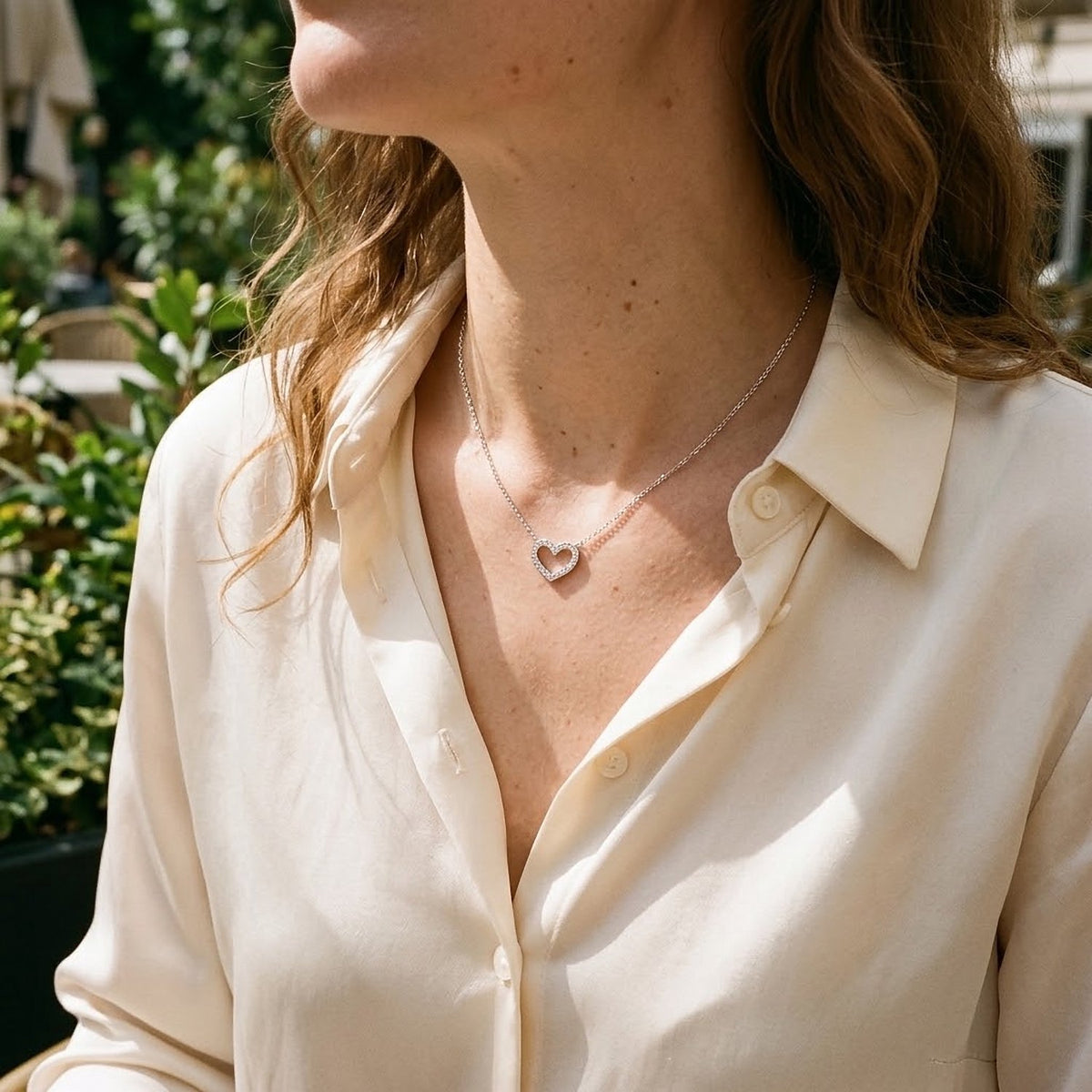 Lundholm Esme zirkonia ketting gedragen