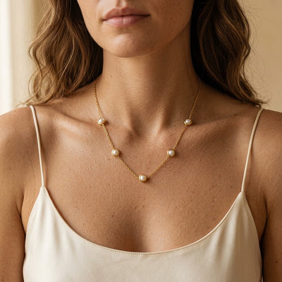 Esmee – Parelketting met 5 Imitatie Pareltjes