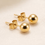 Lundholm Eugenia oorknopjes dames goudkleurig – bolletjes oorstekers 5 mm, gold PVD stainless steel