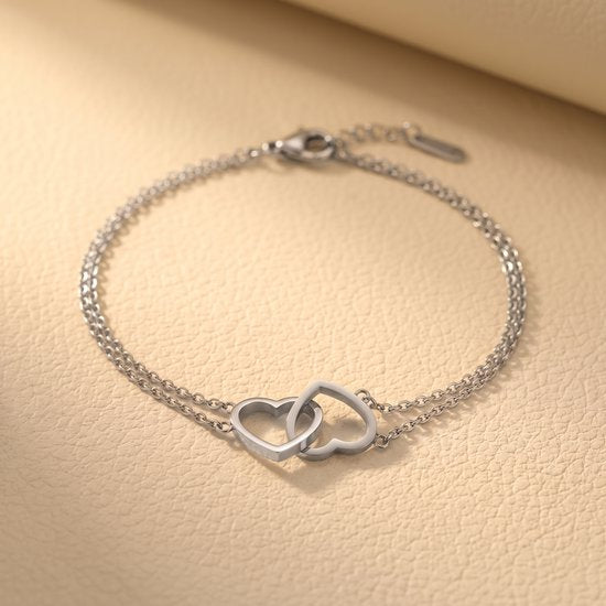 Lundholm Evie zilverkleurige dubbele kettingarmband met twee hartjes – Scandinavisch design