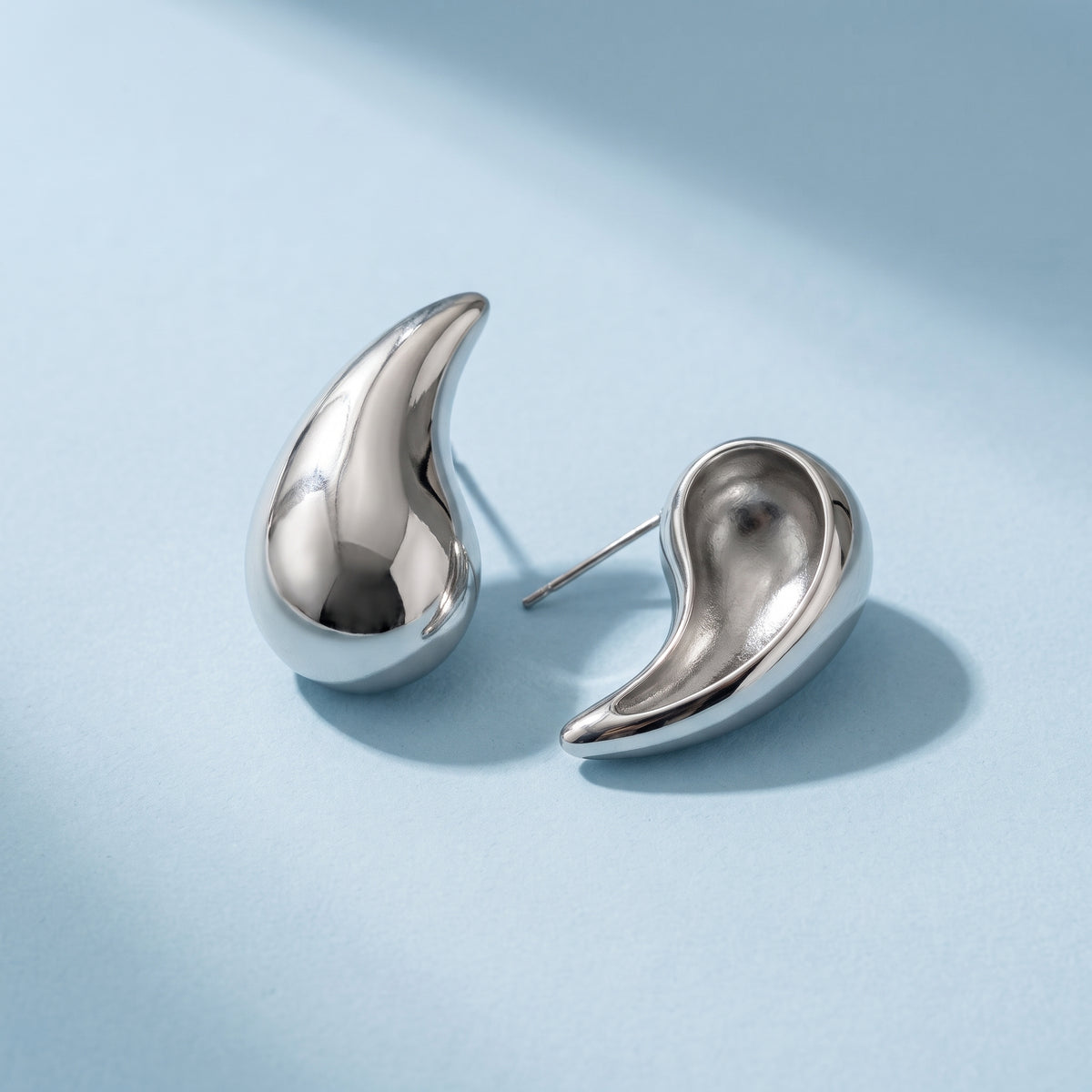 Lundholm Femke druppel oorknopjes voor- en achterkant – Zilver