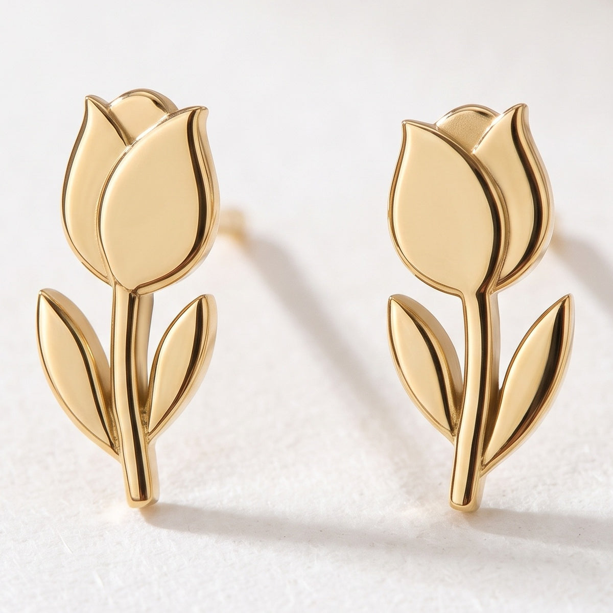 Fenna – Tulpen-Ohrstecker Damen – Goldfarben