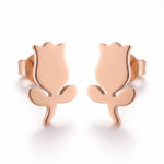Lundholm Fiene tulp stud oorbellen in rosegoudkleurig stainless steel, hypoallergeen en waterproof