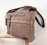 Lundholm Göta schoudertas taupe PU leer — vooraanzicht handtas Scandinavisch design dames