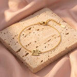 Lundholm Hailey armband goud op travertin