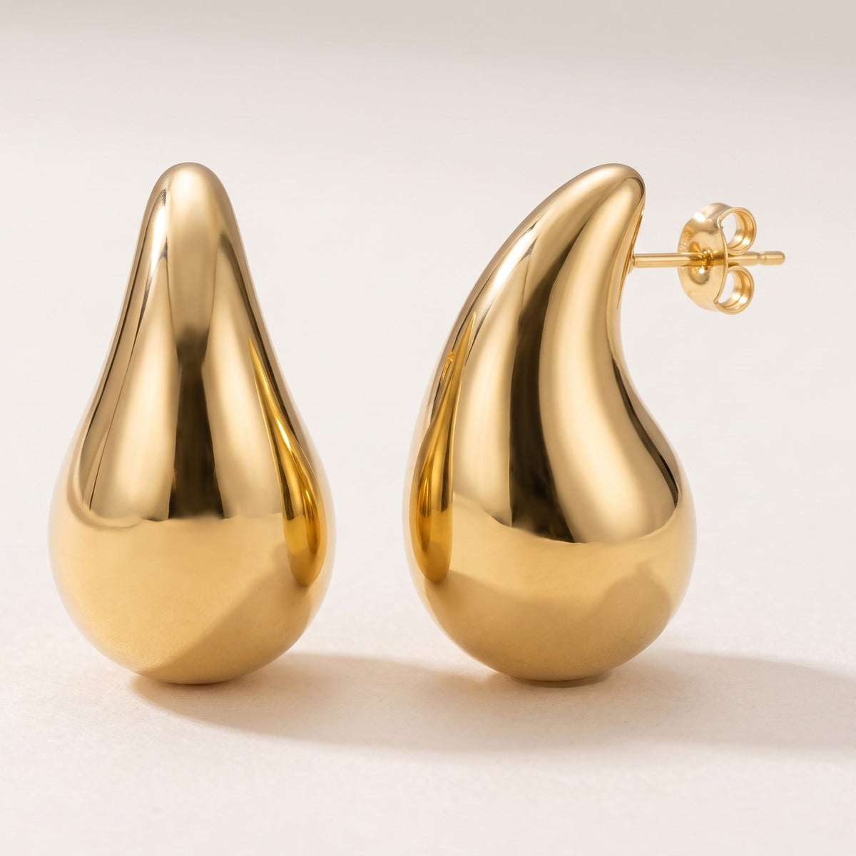 Hazel – Statement-Tropfenohrringe – Goldfarben