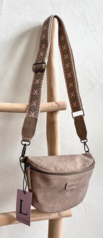 Lundholm Heby heuptas beige met brede gekleurde tassenriem hangend — crossbody bag strap dames