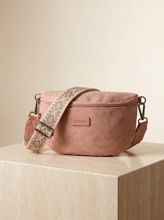 Lundholm Heby heuptas dames zacht roze met brede tassenriem — vooraanzicht crossbody fanny pack
