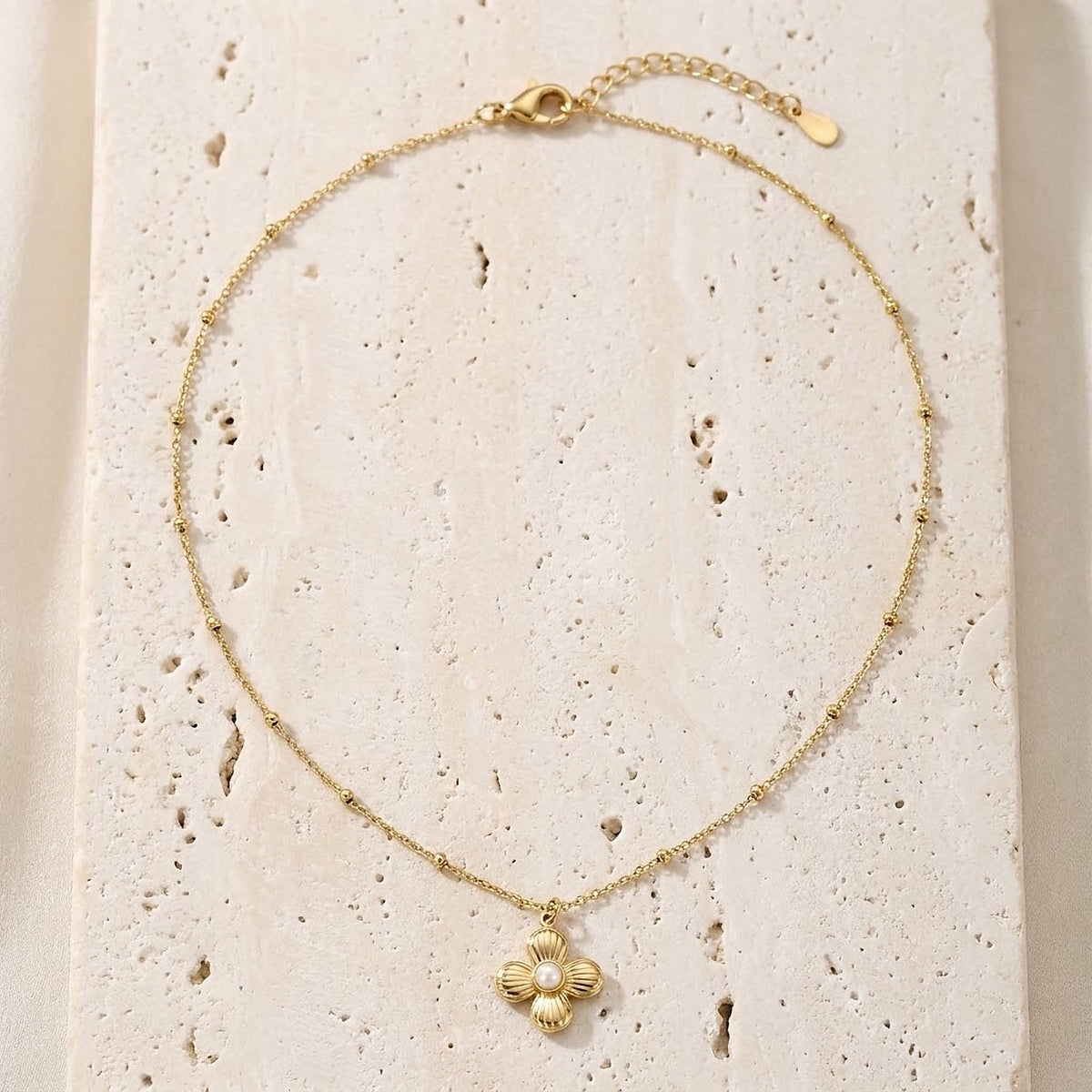 Lundholm Imogen bolletjesketting detail