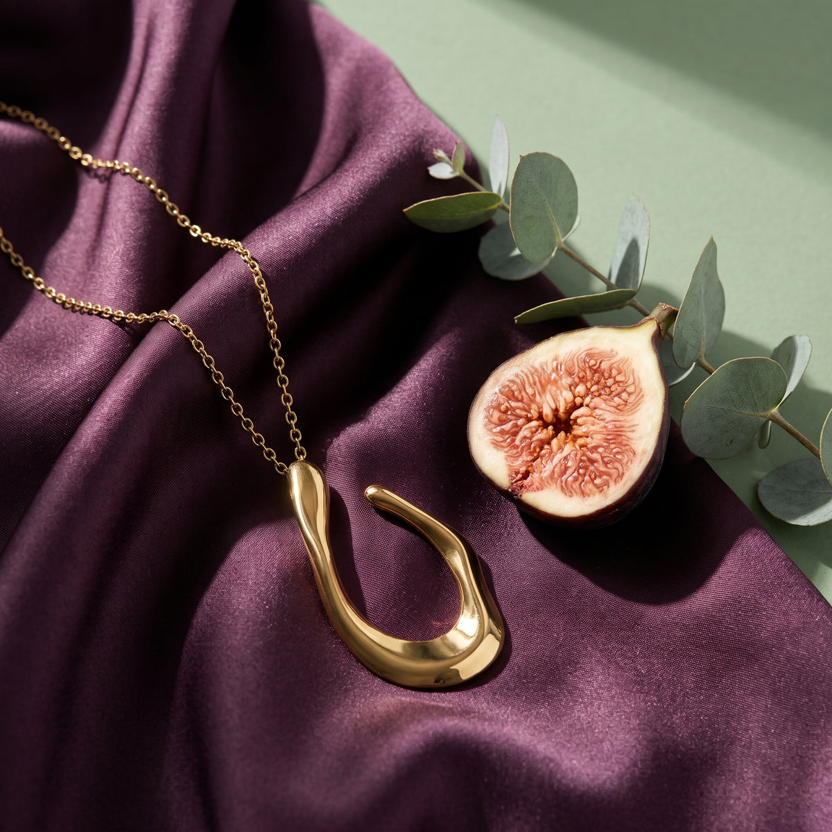 Lundholm Iris ketting op plum satijn met vijg