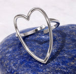 Lundholm Joliene ring zilverkleurig groot hartje verstelbaar op lapis lazuli, statement sieraad cadeau voor vrouwen