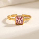 Lundholm Julie ring dames goud licht roze zirkonia steen — verstelbaar premium stainless steel Scandinavisch