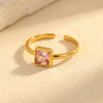 Lundholm Julie ring roze zirkonia close-up — verfijnd Scandinavisch design dames cadeau