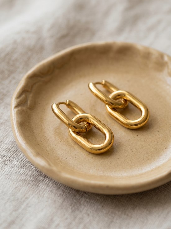 Lundholm June schakel oorbellen goud moderne oorhangers