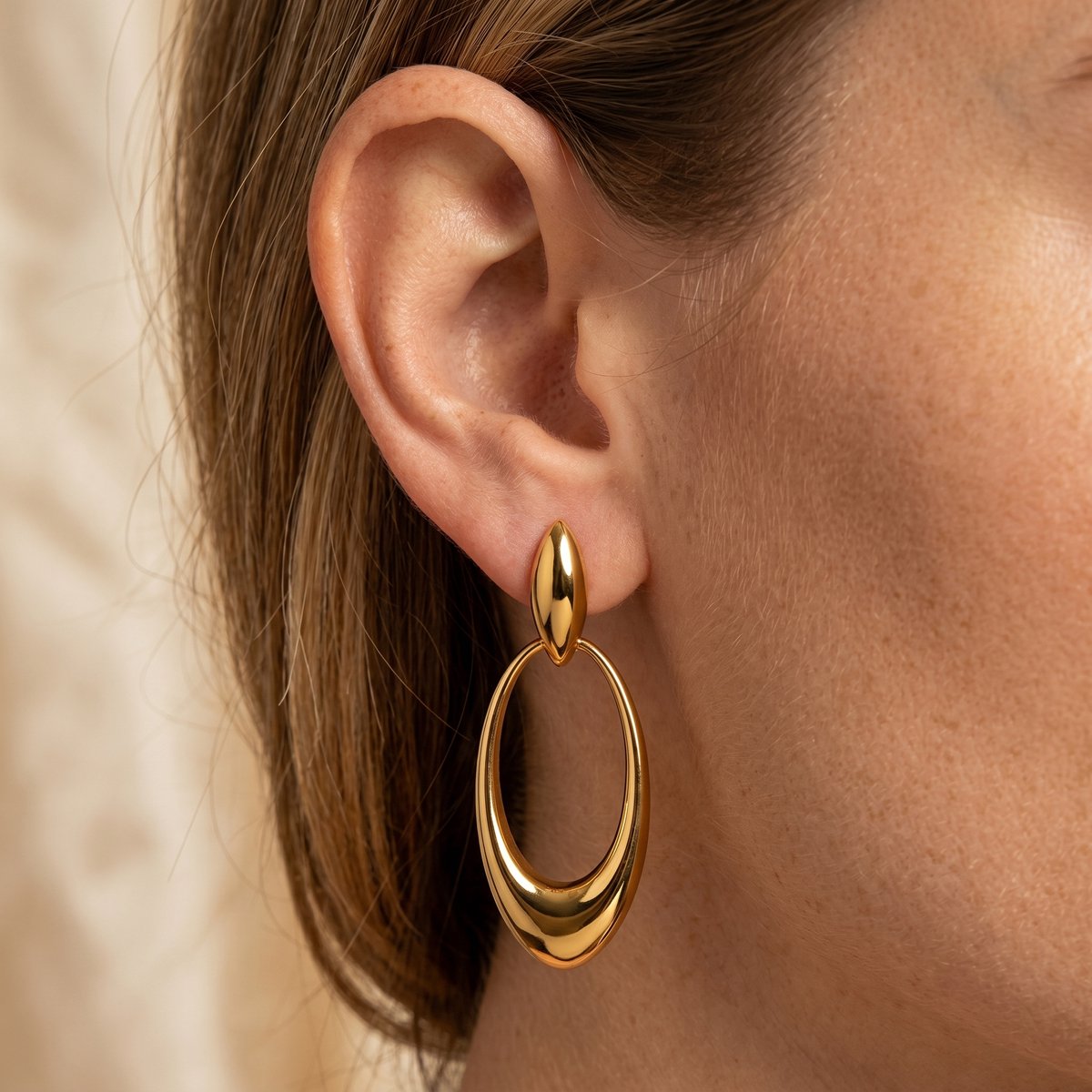 Lundholm Kaia statement oorbellen goud ovale oorhangers