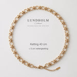 Lundholm Kajsa schakelketting gedragen