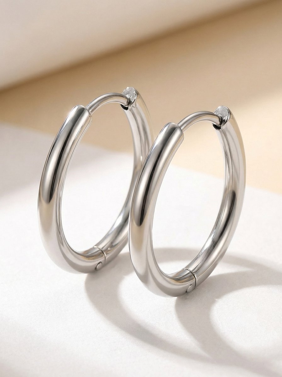 Lundholm Laura oorringen dames zilverkleurig – klassieke hoops 1,6 cm, stainless steel