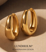Lundholm Lea goud chunky oorringen styling — dames sieraad cadeau Scandinavisch