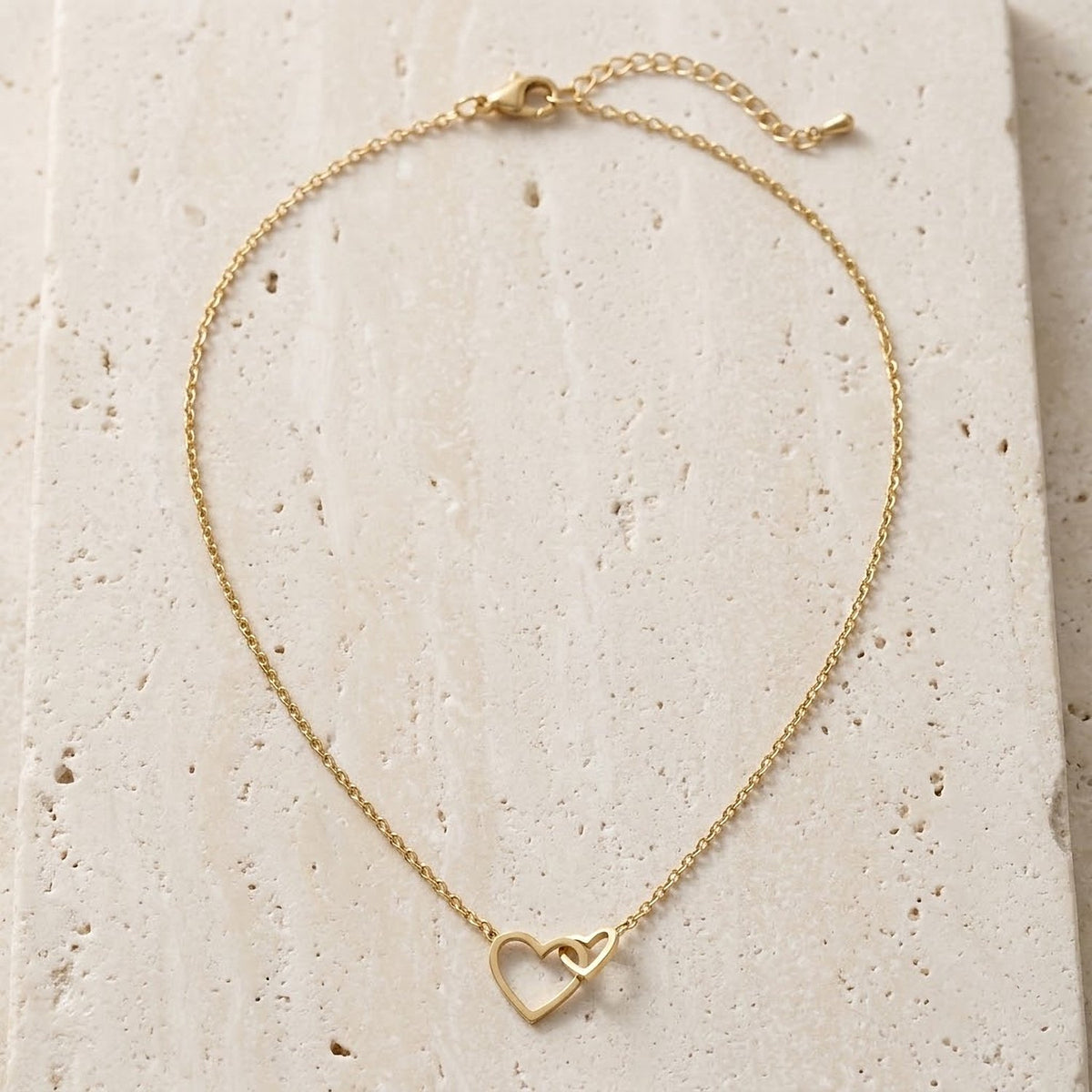 Detail Lundholm Lieve ketting goud met twee hartjes