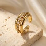Lundholm Luce gouden drievoudige ring met heldere zirkonia steentjes – Scandinavisch design
