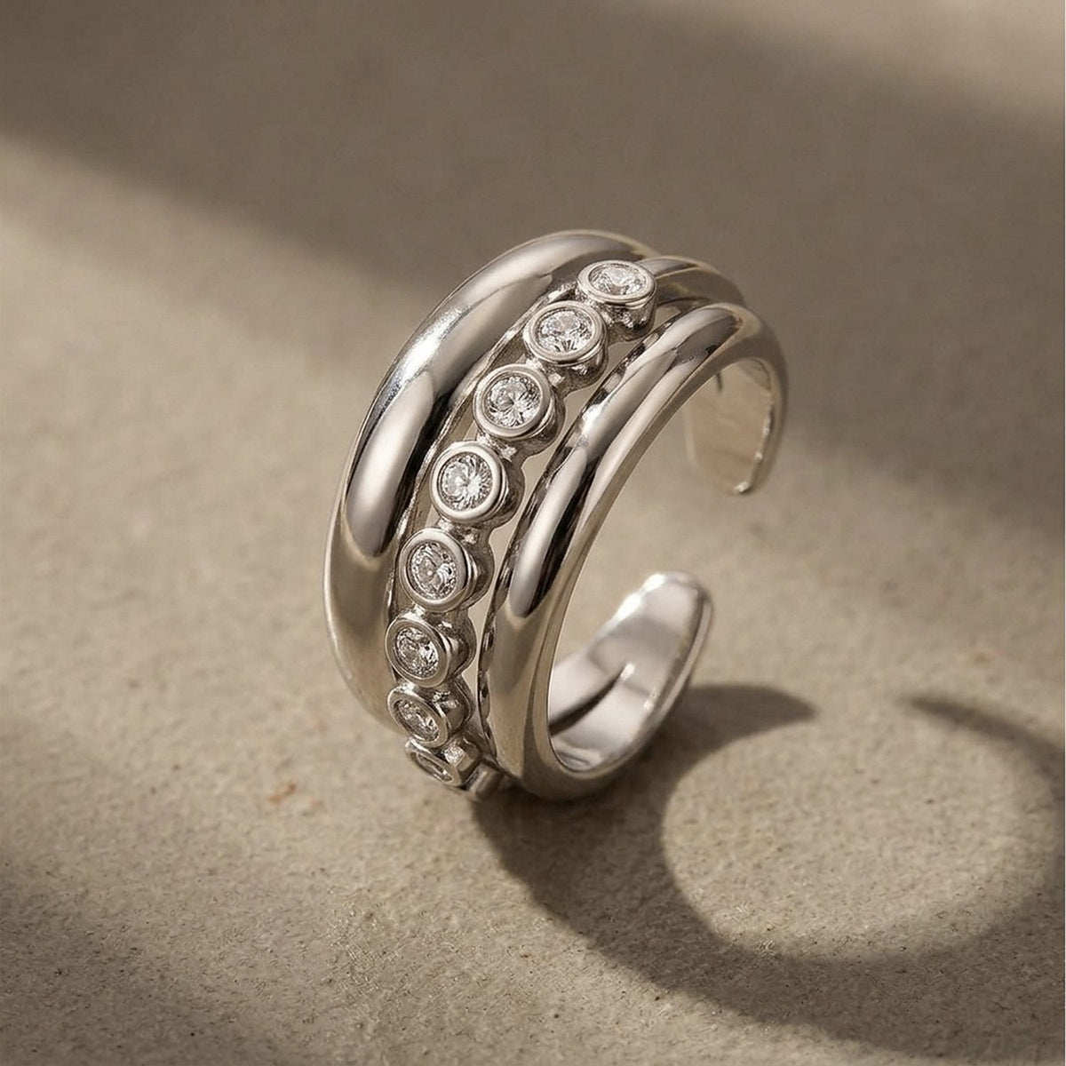 Lundholm Luce zilveren statement ring met zirkonia – Scandinavisch design