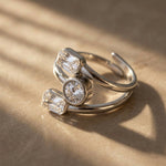 Lundholm Lyra ring dames zilverkleurig – verstelbare wikkelring met 3 zirkonia steentjes, stainless steel